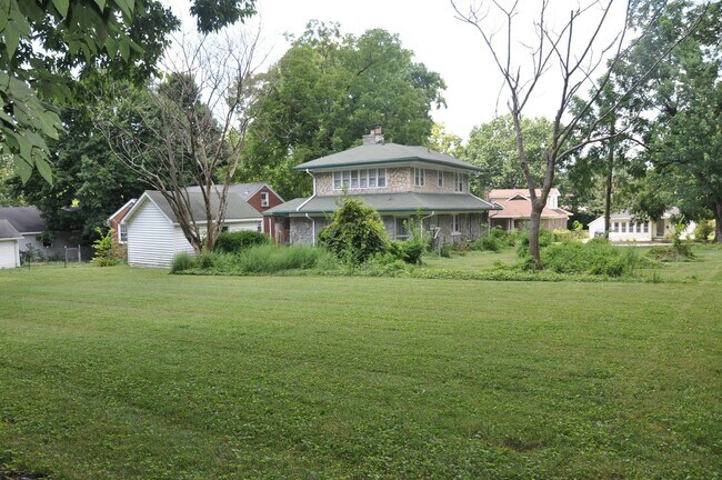 Building Photo - 1080 Duncan Ave