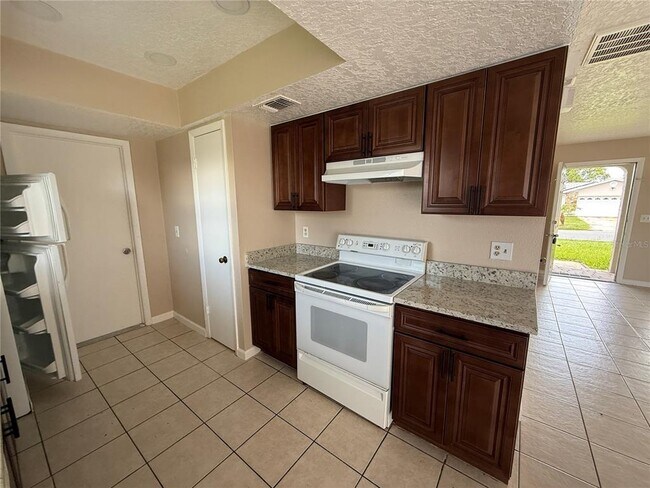 Building Photo - 133 Alderwood Dr