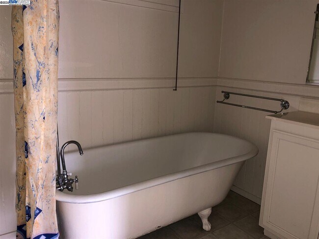 Building Photo - 1173 Park Ave E