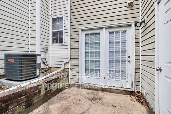 Building Photo - 9365 Glenwater Dr