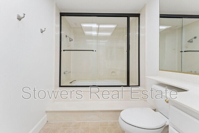Building Photo - 2406 Talavera Dr