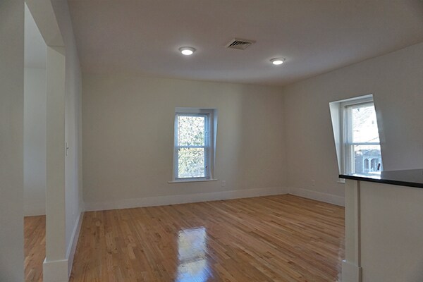 Building Photo - 4 Osgood St