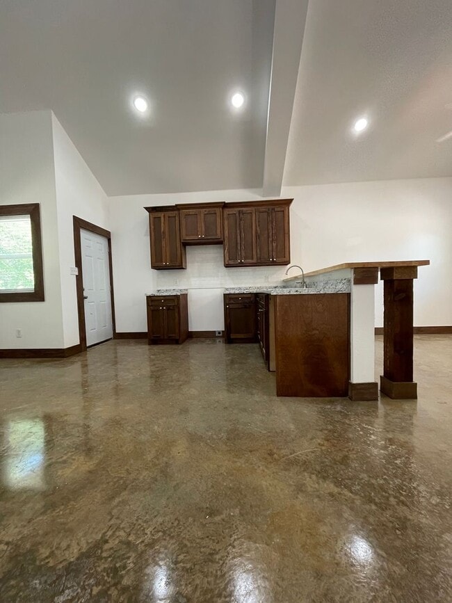 Building Photo - County Living, 2 bed barndominium