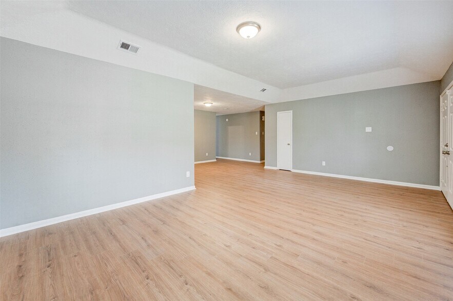 Building Photo - 11602 Lennington Ln