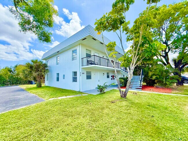 Primary Photo - 906 Foresteria Dr