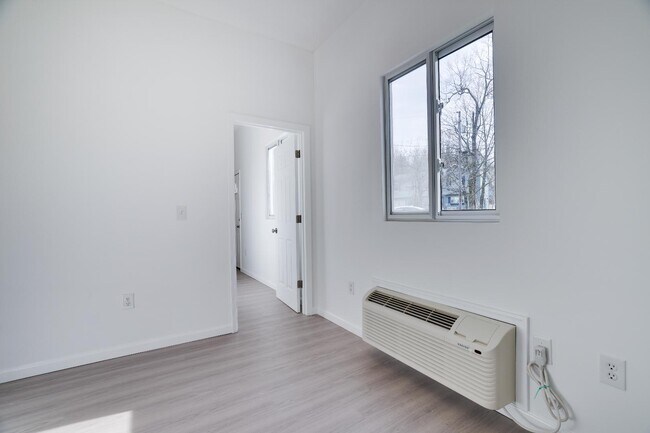 Building Photo - 9406 Juniper Dr