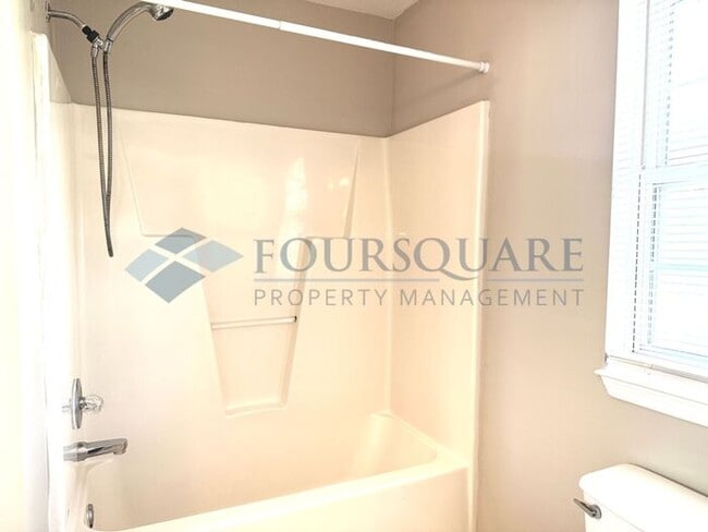 Building Photo - Inviting Townhome with En-Suite Secondary Bedroom, Back Patio & Community Pool – Raleigh Location