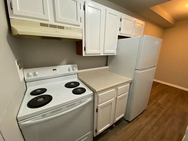 Building Photo - 1 Bed / 1 Bath Renovated Condo in South Nashville! Close to laundry! Surrounded by woods!