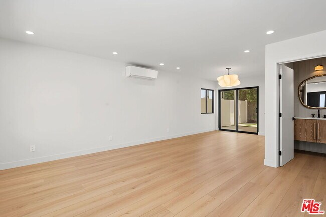 Building Photo - 5843 Whitworth Dr