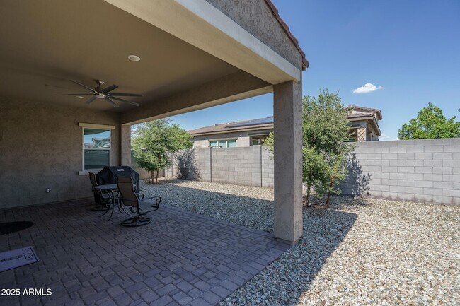 Building Photo - 14084 W Desert Flower Dr