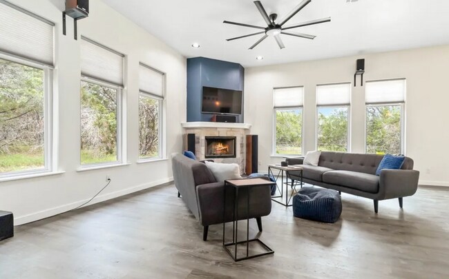 Building Photo - 1560 Hilltop Ridge