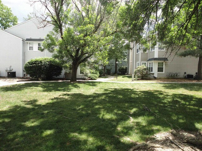 Building Photo - 176 Meadow Ridge Rd