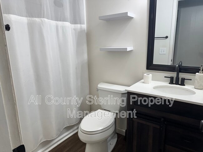 Building Photo - 353 SE Olustee Ave