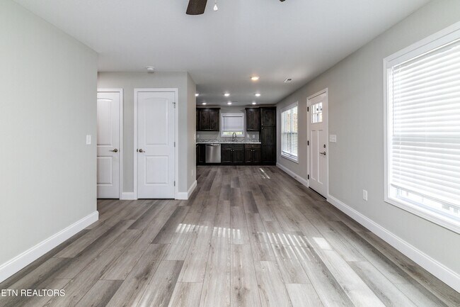 Building Photo - 159 Wade Ln