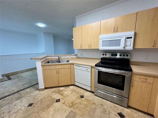 Building Photo - 2404 Belmont Ln