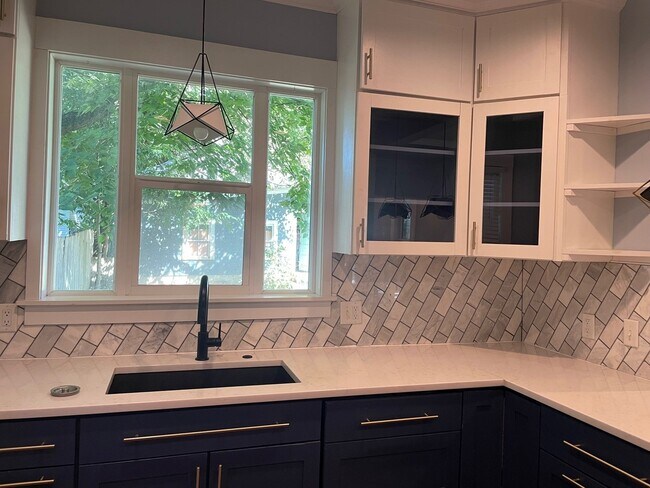 Building Photo - 946 Hunter Ave