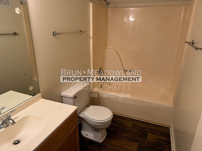 Building Photo - 1921 Meadowland Ln