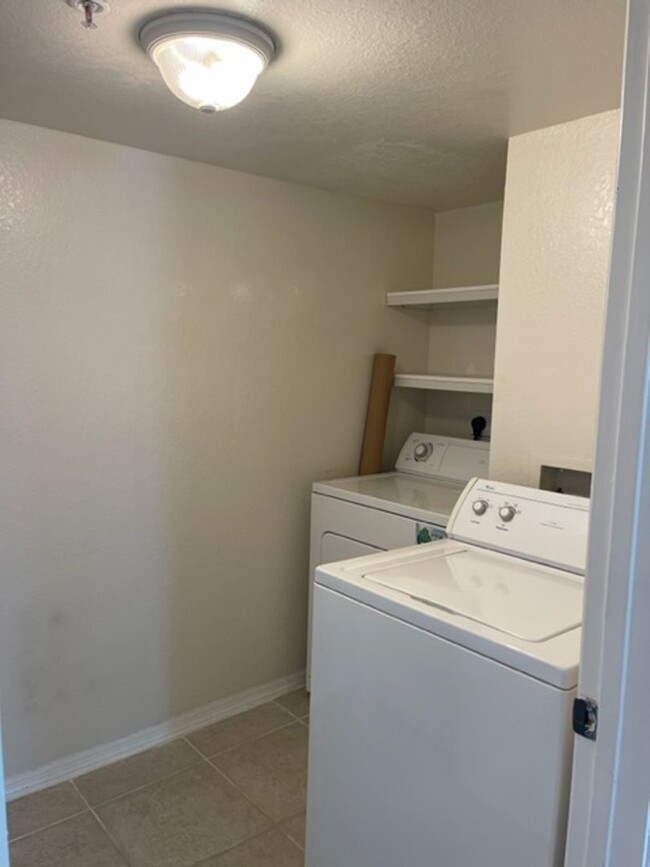 Building Photo - ** Second Floor Condo Available Now in Tid...