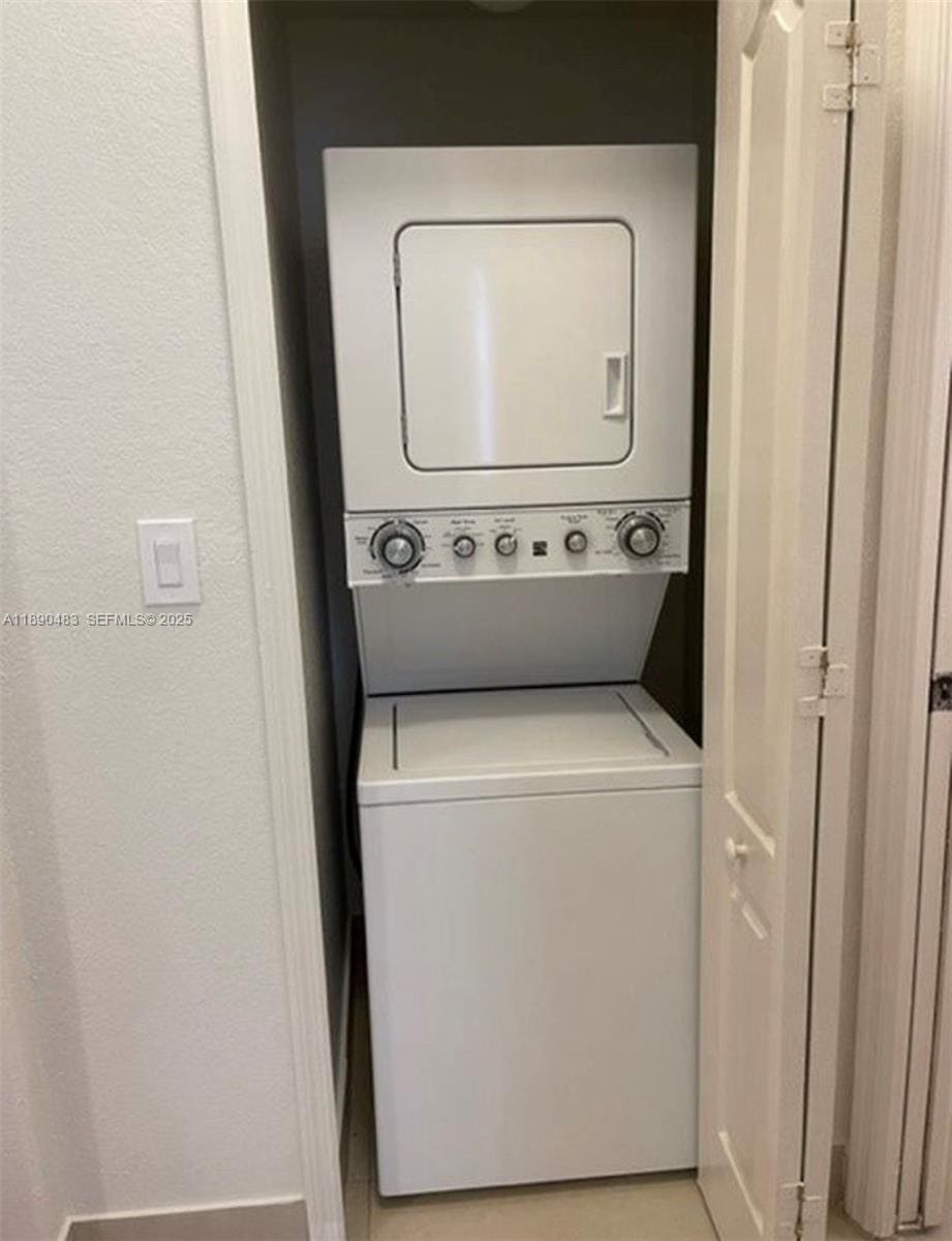 Building Photo - 1661 SE 29th Ct