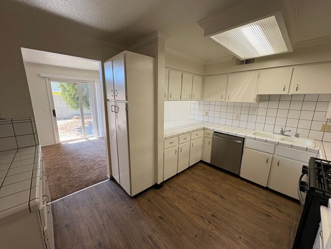 Building Photo - 3 Bedroom Home located in Westgate Neighbo...