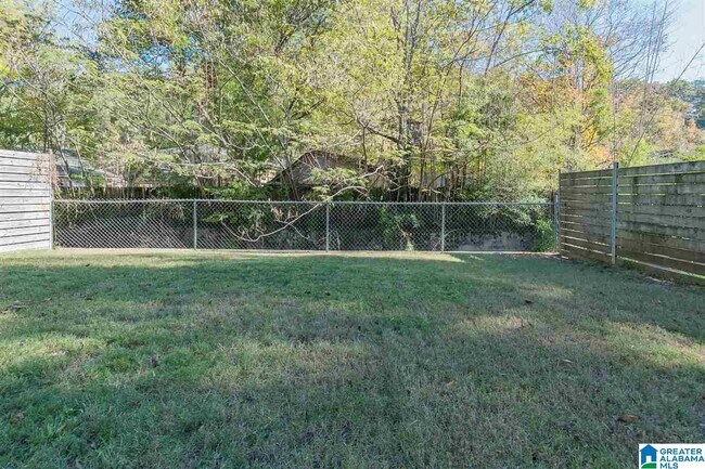 Building Photo - 615 Broadway St