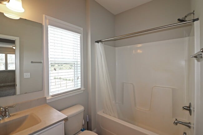 Building Photo - "Spacious 4-Bedroom Gem with 3.5 Baths and...