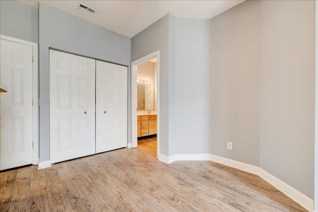 Building Photo - **Swimming Pool*****1 Bed 1 Bath******Cross Pointe Business Park*****LAKE VIEW AVAILABLE