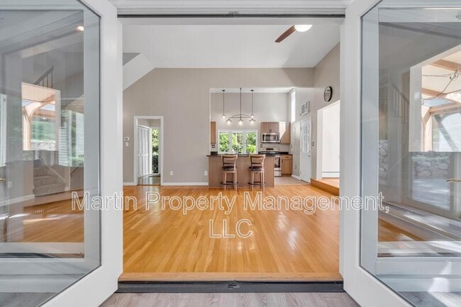 Building Photo - 606A Springs Rd