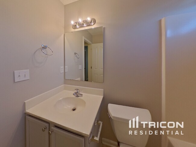 Building Photo - 2228 Meadecroft Rd