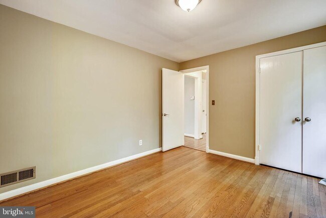 Building Photo - 2325 Highland Ave