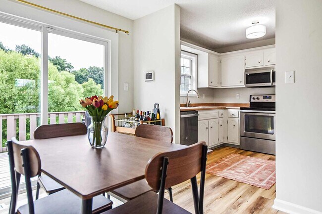 Building Photo - Pet Friendly Three Bedroom!