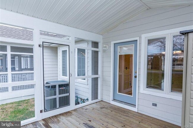 Building Photo - 117 Lakeside Dr