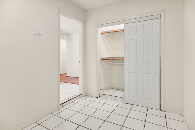 Building Photo - 2909 Forest Hills Dr