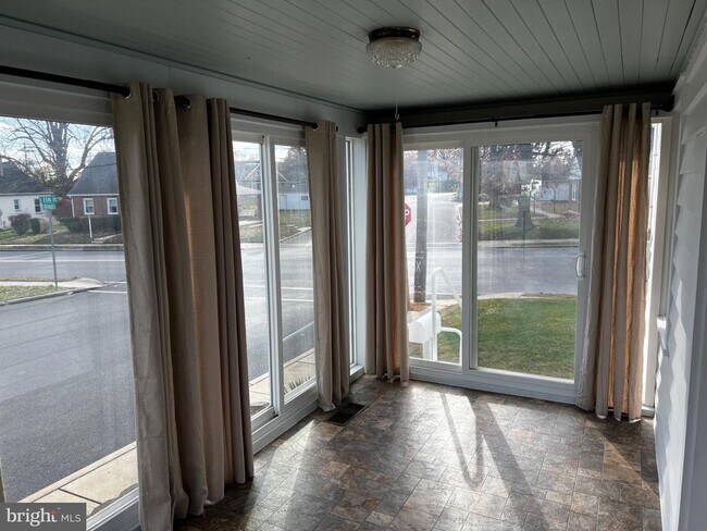 Building Photo - 770 S Lincoln St