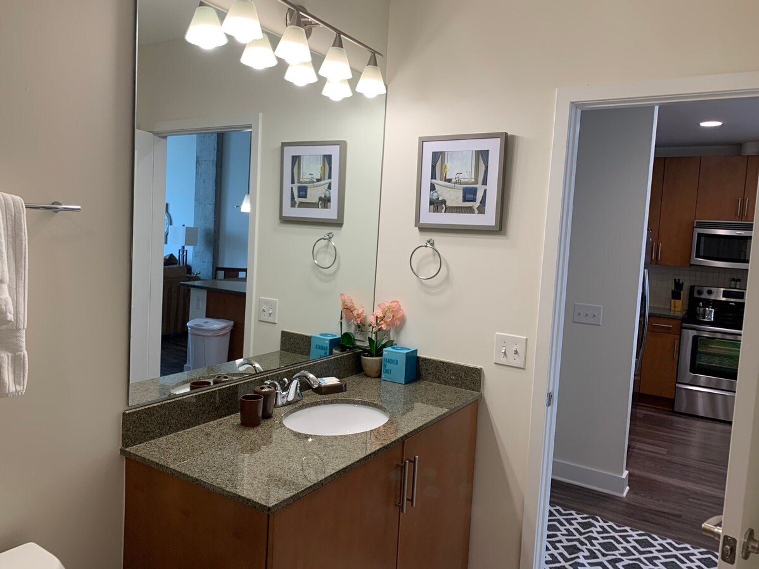 Building Photo - 544 S Church St