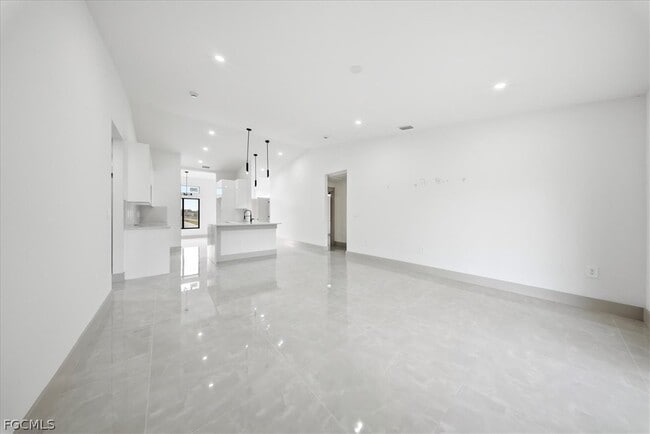 Building Photo - 541 Chalet Ave S