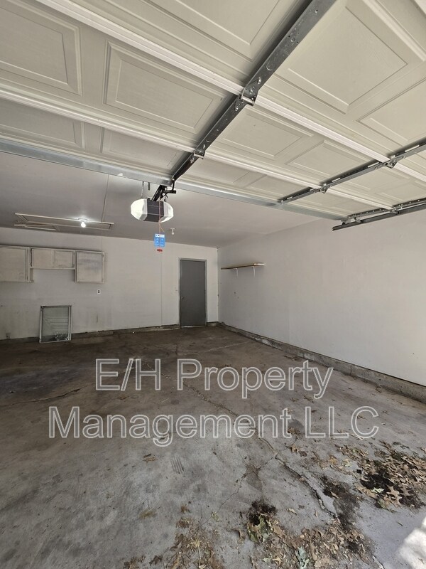 Building Photo - 8728 E Arthur Cir