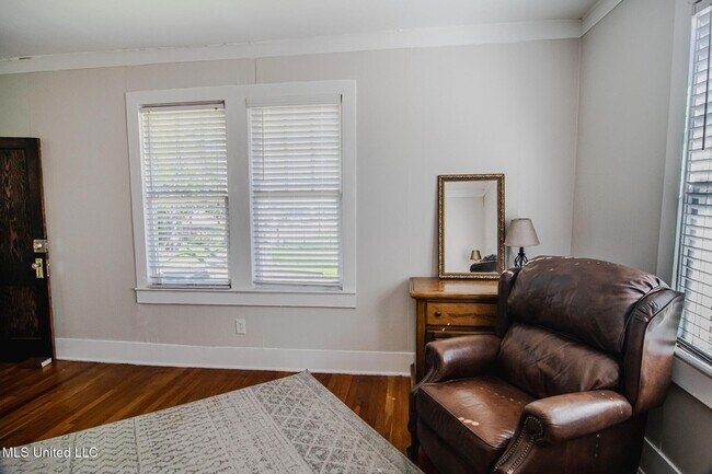 Building Photo - 803 N Congress St