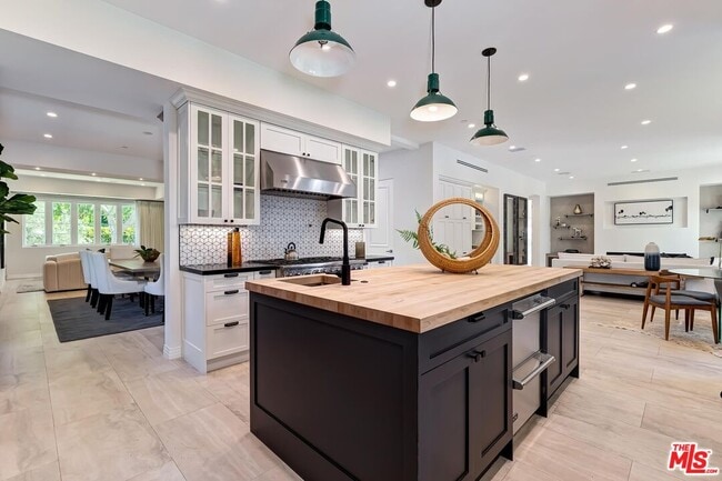 Building Photo - 9767 Monte Mar Dr