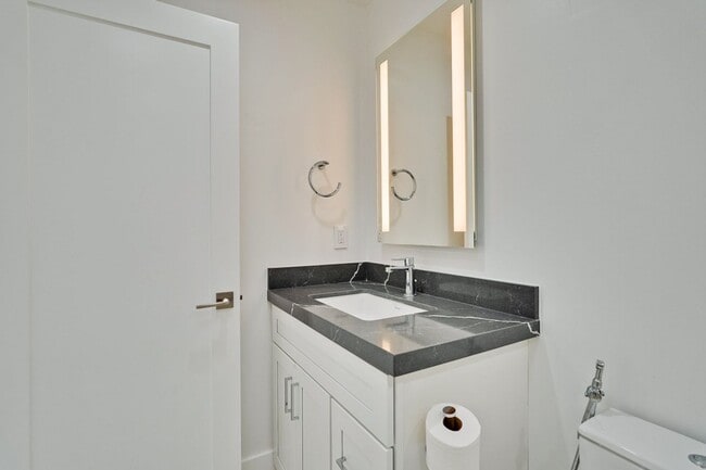 Building Photo - Gorgeous 4 Bed 3 Bath House on a Corner Lot!