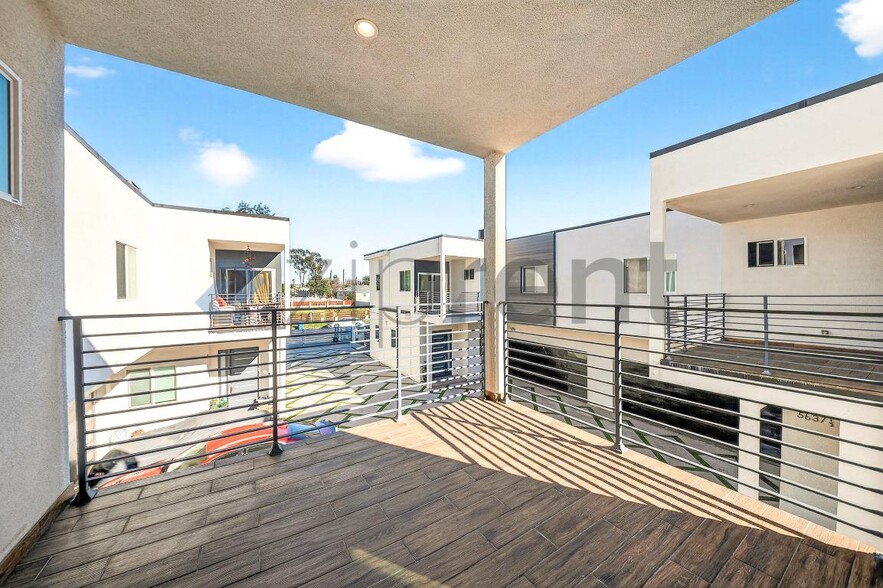 Building Photo - 5641 Riverton Ave