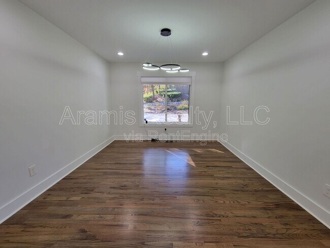 Building Photo - 344 W Wieuca Rd NE