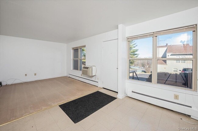 Building Photo - 501 Maplewood Gardens