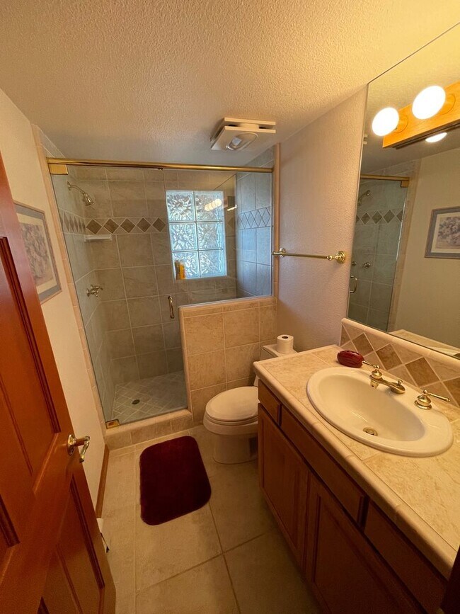 Building Photo - Large fully furnished beautiful home w/ boat dock avail. for a longterm lease or seasonal lease! ...