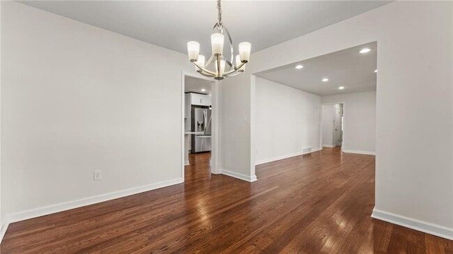 Building Photo - 2038 S Akin Dr