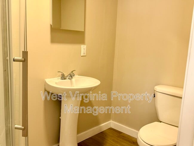 Building Photo - 172 Sullivan Rd