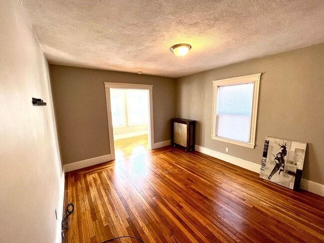 Building Photo - 14 Beach Rd