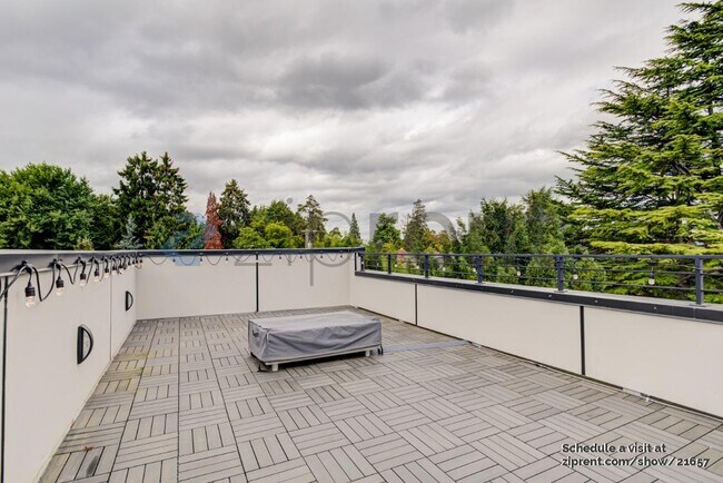 Building Photo - 718 N 49th St