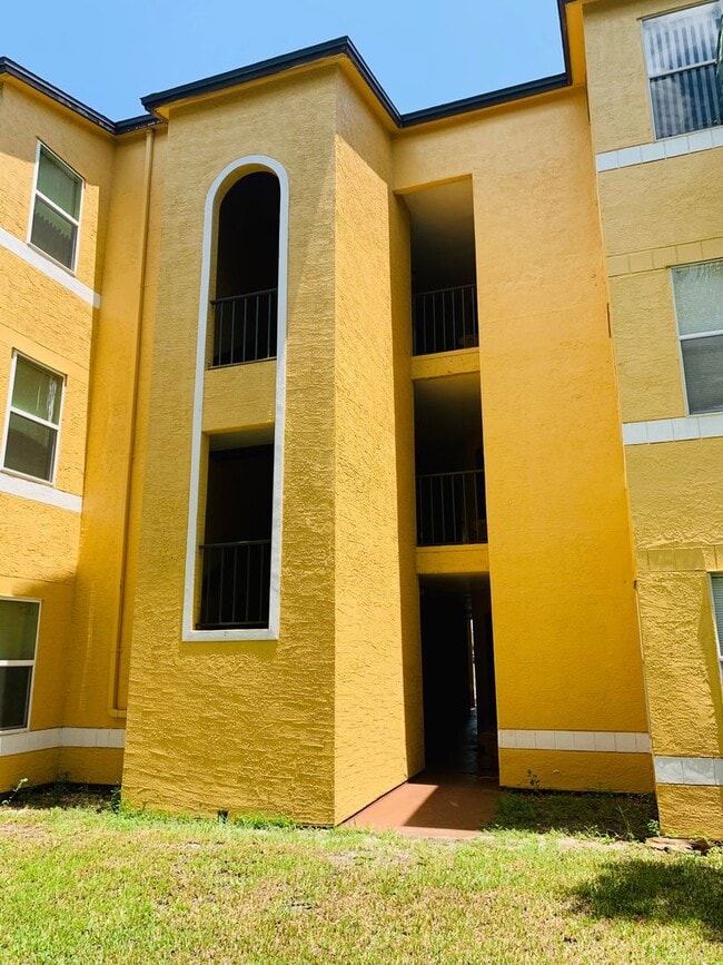 Building Photo - V1226