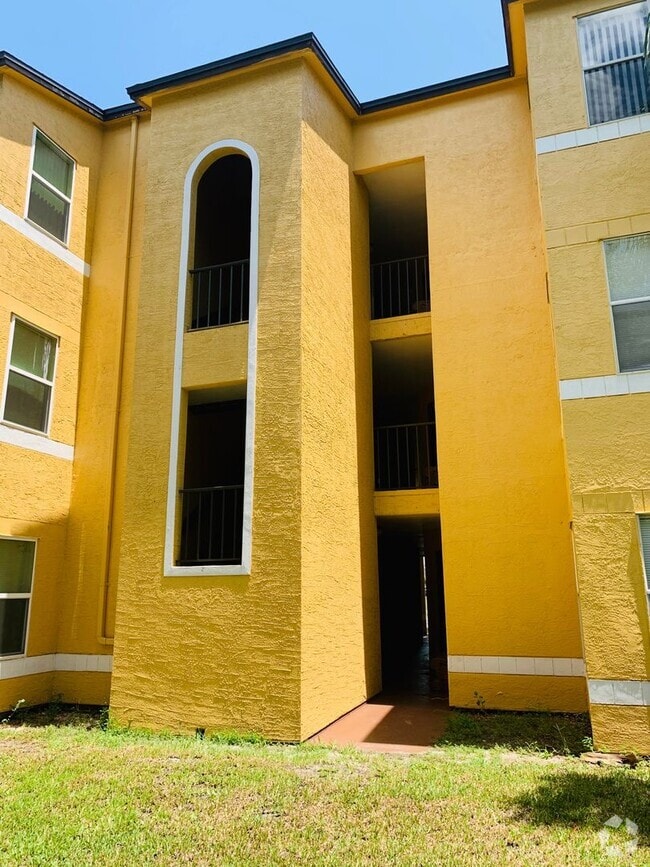 Building Photo - V1226